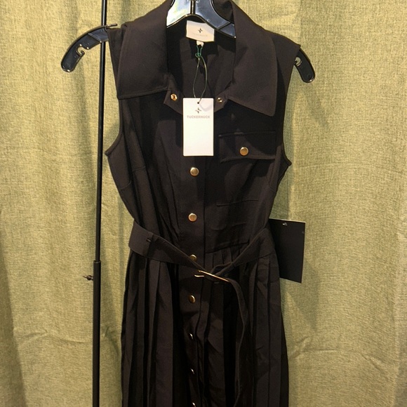 Black Belted Sleeveless Anna Dress
TUCKERNUCK - Picture 6 of 10